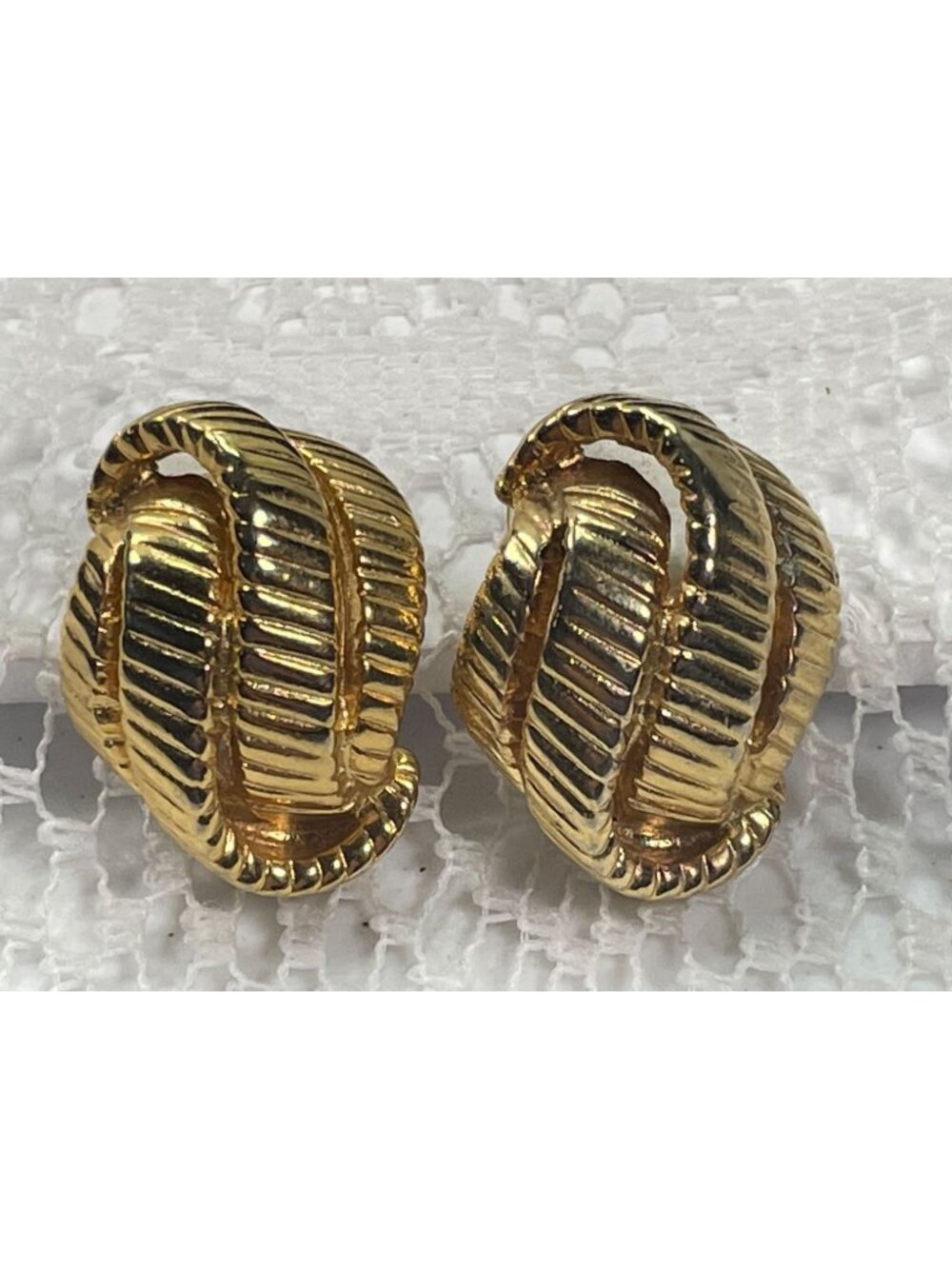 Vintage Gold Tone Ribbed Clip On Earrings Chunky Half Hoop Shrimp Textured 80s
